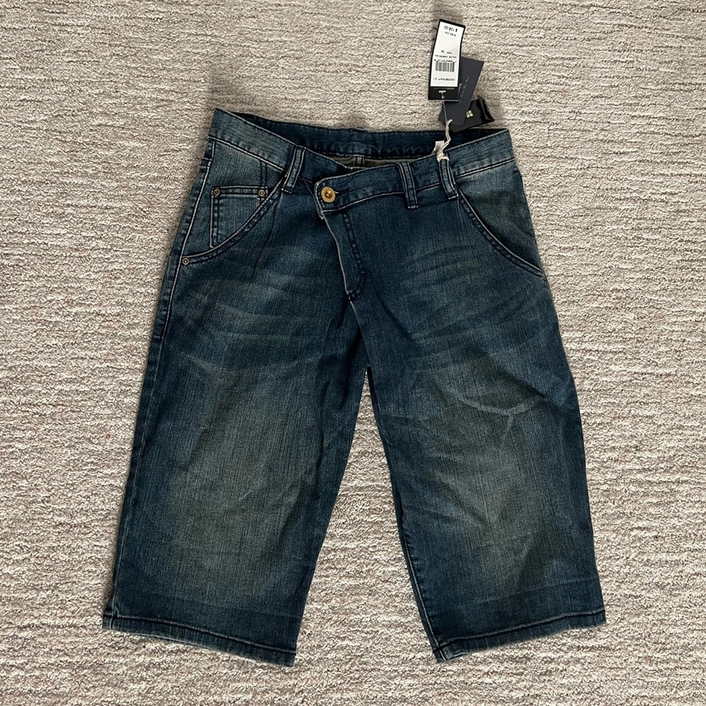 BNWT Baggy Denim Criss cross Shorts / Vintage Jorts, BCBG Maxazria Mid wash